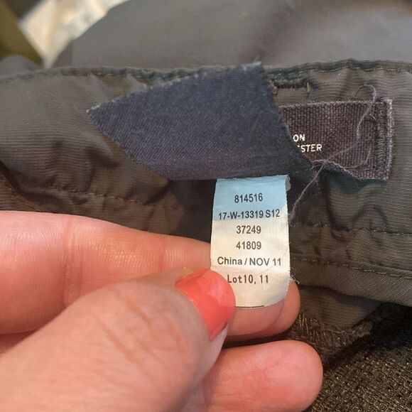 NWOT REI Womens Sahara 10" Inseam Gray Shorts - Picture 6 of 6